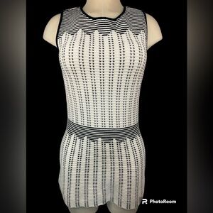 White House Black Market Sleeveless Top Women’s Medium